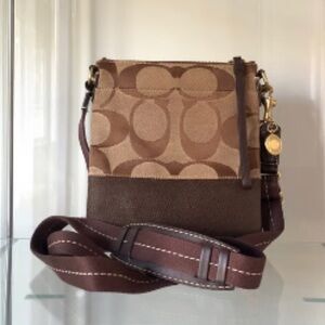 AUTHENTIC COACH SIGNATURE CROSSBODY BAG